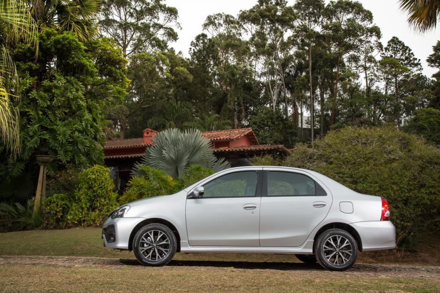  Toyota Etios Platinum Sedan 2016 года  (LA) (фото 4 из 10)